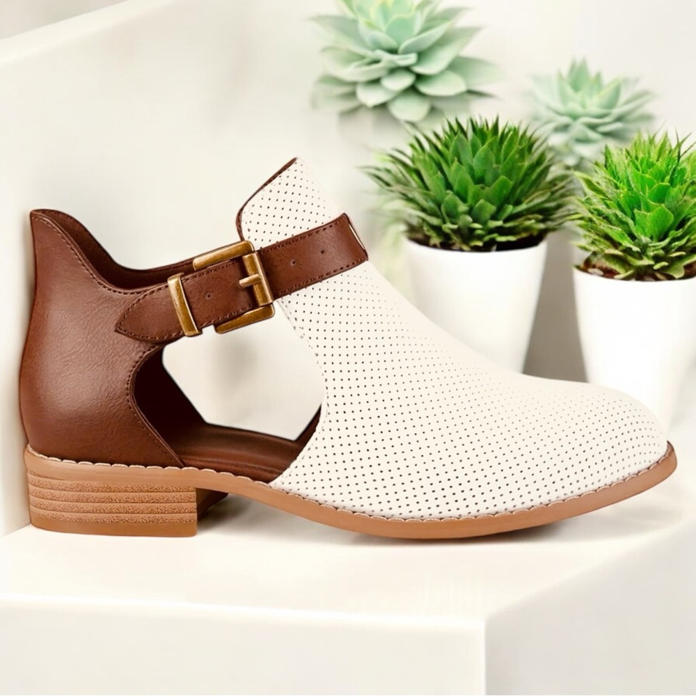 JC Cute  Women's Ankle Boots Size 5.5 IVORY/BROWN Lacer Cut Booties NWT